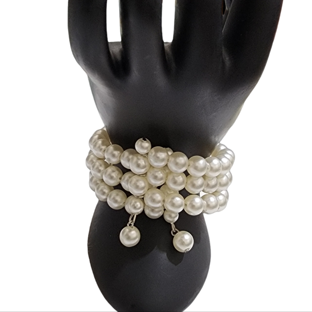 Vintage faux pearl  stretchy cuff bracelet